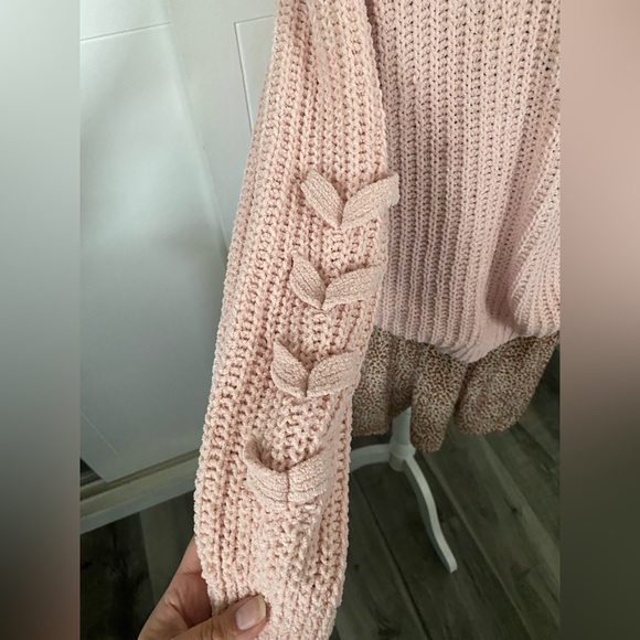 Cozy Knit Pullover Fluffy Oversized V Neck Light Pink Women's Sweater Size Large - Picture 4 of 8